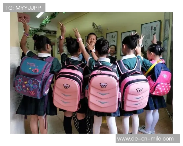 足球裁判手势舞闺蜜带你领略场上激情与友谊的完美结合